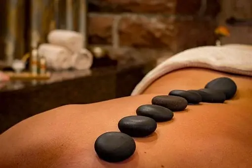 Massage pierres chaudes